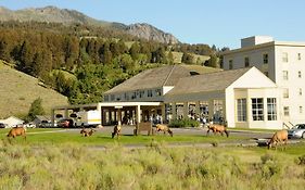 Mammoth Hot Springs Hotel Yellowstone National Park